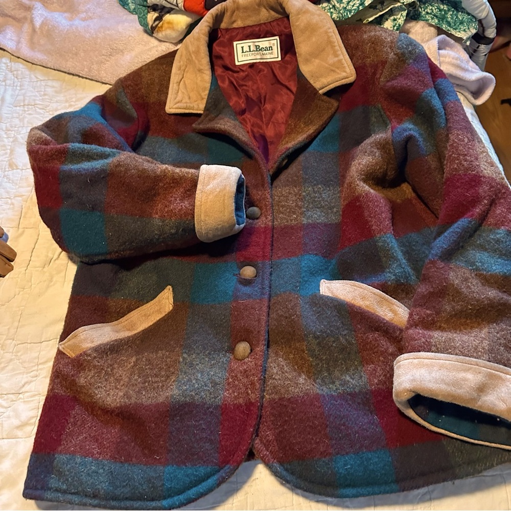 WARM WOOL JACKET & SUEDE GLOVES